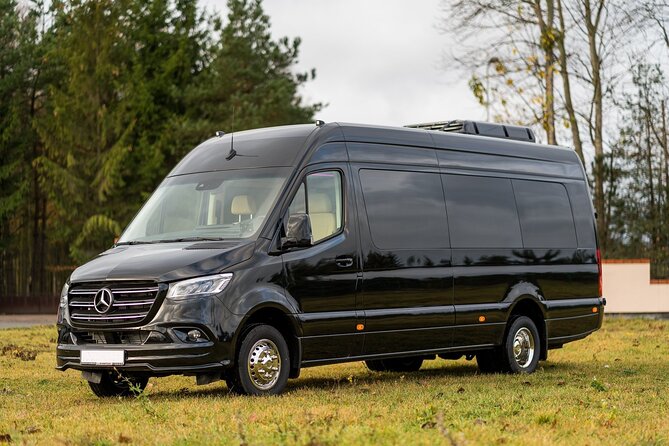 Arrival Private Transfer Vancouver YVR or Cruise Port to Vancouver by Minibus - Finding your chauffeur at Vancouver International Airport