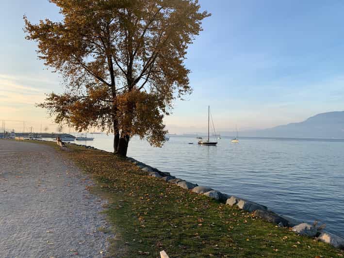 Bike and Hike Vancouver - Kitsilano and the Broad Waterfront Route