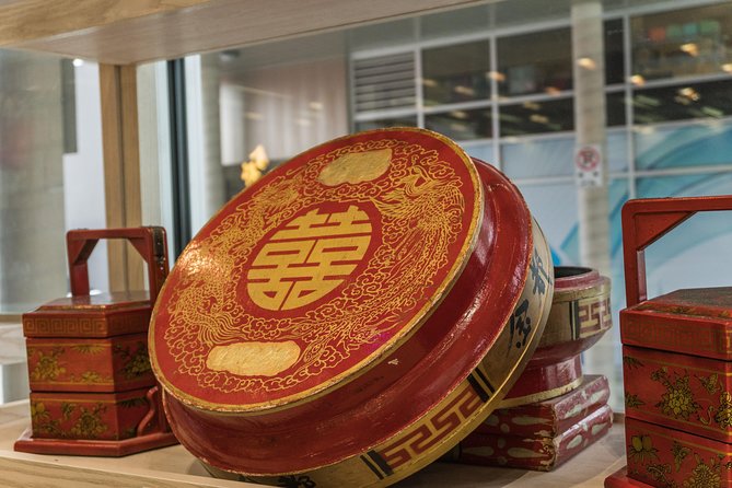 Downtown Vancouver Asian Food Tour by Vancouver Foodie Tours - A thoughtful pause at MUJI