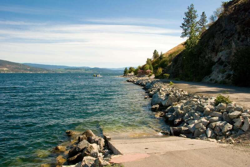 From Vancouver: 4-Day Kamloops, Yoho and Banff National Park - Day one: wine, lakes, and the road to Salmon Arm