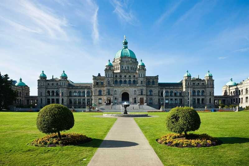 From Vancouver: Full-Day Victoria Tour with Ferry Ticket - Butchart Gardens in a fast one-hour visit
