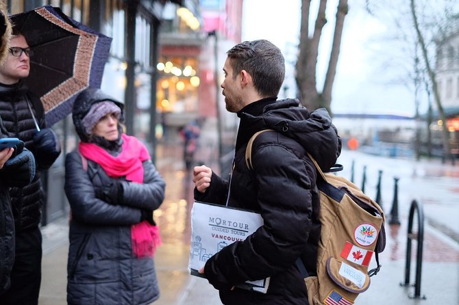 Gastown, the origins of Vancouver - A 120-year-old bar and the steam clock