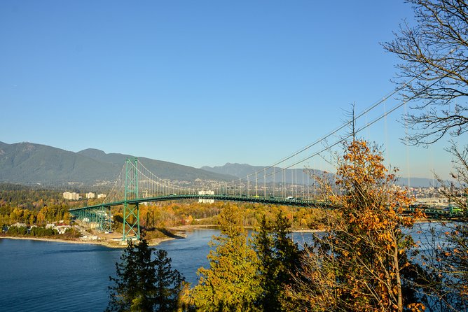 Photography & Hiking in Nature - Lions Gate Bridge and the North Shore view