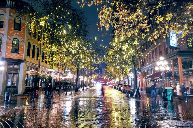 Photography & Walk at Night - Why Gastown works for night photography