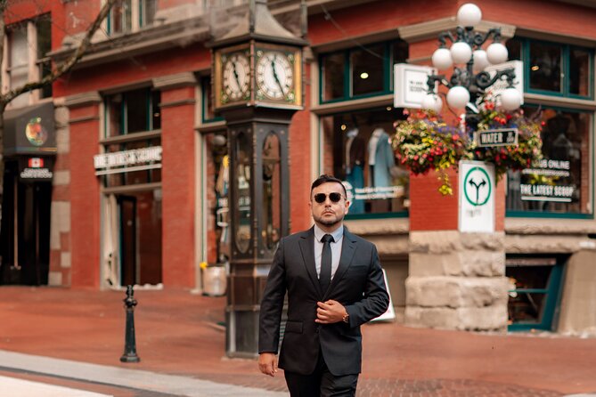 Private Vacation Photoshoot with Photographer in Vancouver - Meeting at 433 Seymour Street