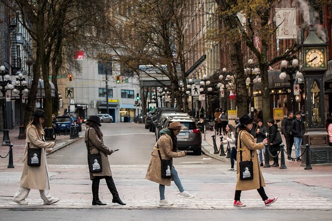 Private Vancouver Sightseeing Adventure: a Gastown murder mystery - Why the screen-free kit matters