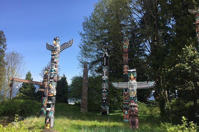 Spoken Treasures: Stanley Park Indigenous Walking Tour - Arriving at the Stanley Park Totem Poles
