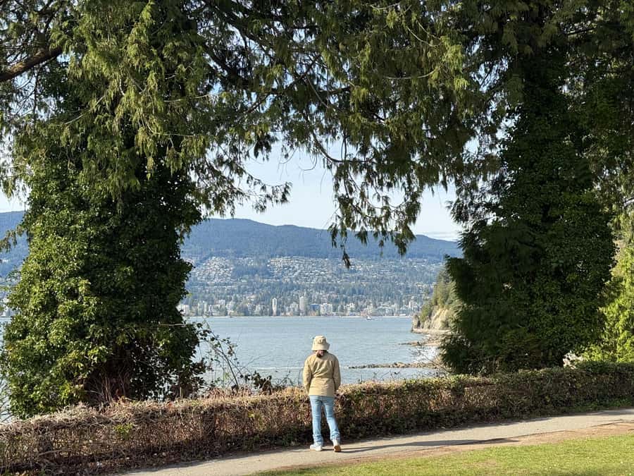 Stanley Park CarTour:SmallGroup/Comfort&CheaperThan BikeTour - Why a car makes sense in Stanley Park