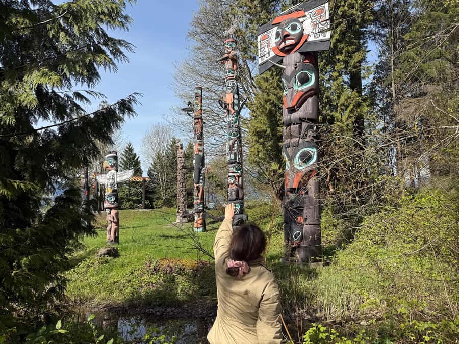 Stanley Park CarTour:SmallGroup/Comfort&CheaperThan BikeTour - The drive from downtown to Coal Harbour