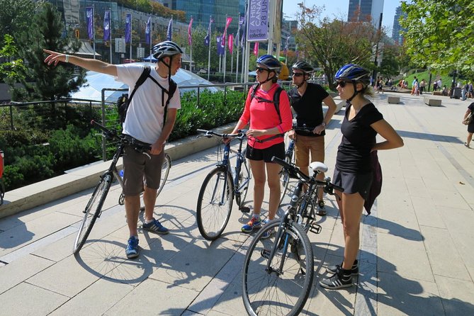 Stanley Park & Downtown - Vancouver Bike Tours - Entering Stanley Park through Lost Lagoon