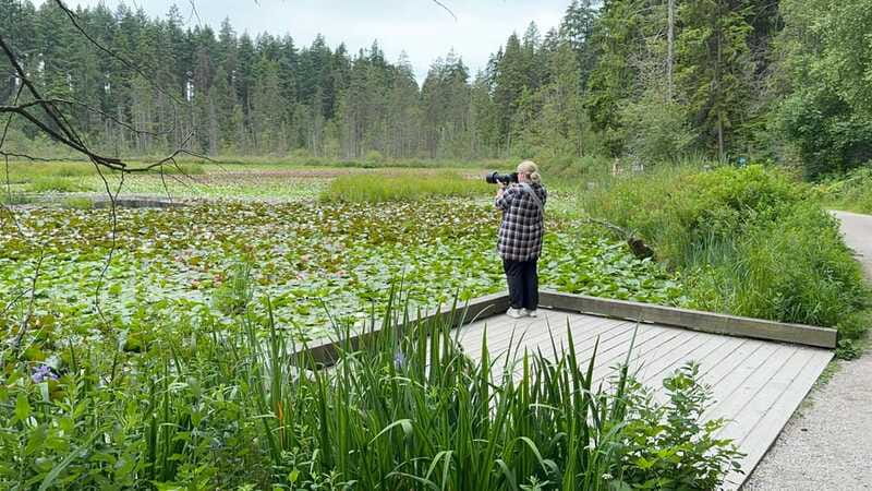 Stanley Park EUC & E-scooters loop tour - A photo stop at Beaver Lake
