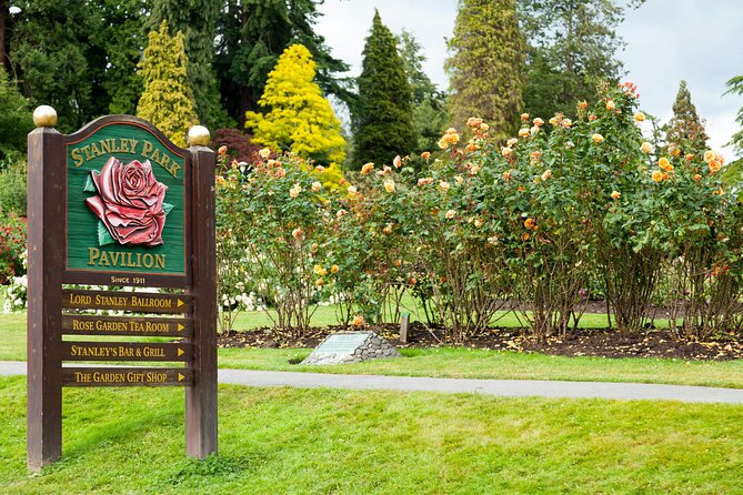 Stanley Park Highlights 2.5 Hour Walking Tour - What the guide adds to the experience