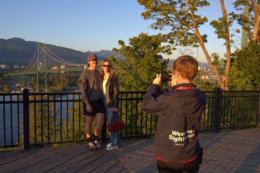 Sunset Bus Tour: Stanley Park & English Bay Photostops - Key things to know before you book
