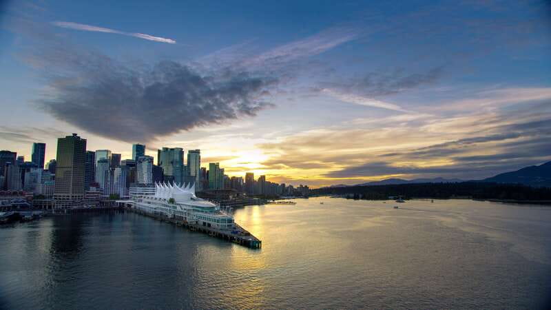 Sunset Bus Tour: Stanley Park & English Bay Photostops - Downtown streets, Robson Street, and Vancouver’s bridges