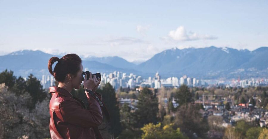 Sunset Bus Tour: Stanley Park & English Bay Photostops - The long downtown return and evening city views