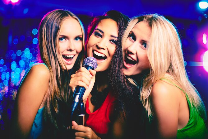 Taylor Swift Karaoke Sing Off Trolley Tour - English Bay Brings a Waterfront Change of Pace