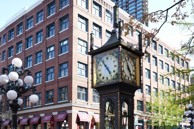 Taylor Swift Karaoke Sing Off Trolley Tour - Gastown for Photos and a Final Singalong