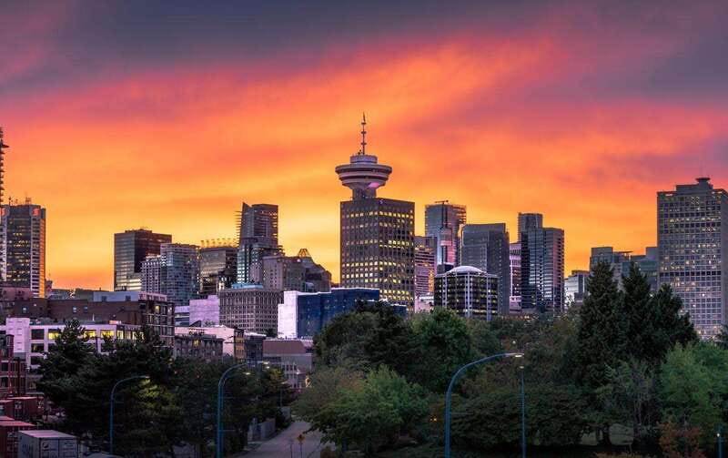 Vancouver: Attractions by Twilight Guided Tour with Dinner - Riding the Skyride to Grouse Mountain