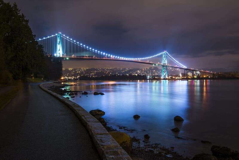 Vancouver: Attractions by Twilight Guided Tour with Dinner - How the Small Group Changes the Experience