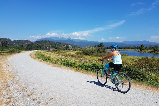 Vancouver Biking and Hiking Tour including Lunch - A farm lunch breaks up the active day