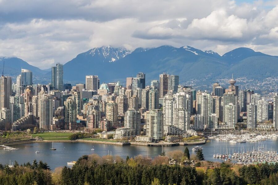 Vancouver: City Highlights & Vancouver Lookout Tour - The downtown drive fills in the spaces between stops