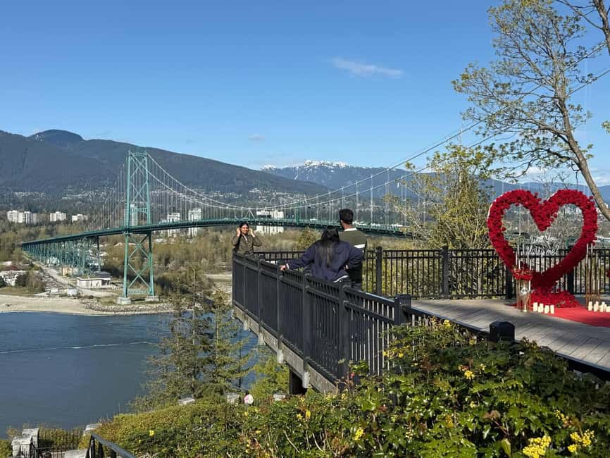 Vancouver City Tour+VipCar+Stanley Park+ChinaTown/SmallGroup - English Bay and the Inukshuk Monument