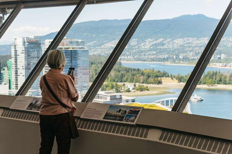 Vancouver: Entry Ticket for the Vancouver Lookout - Walking the circular viewing deck