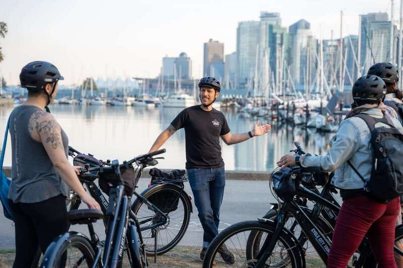 Vancouver: Guided Bike Tour - Coal Harbour and the final waterfront ride