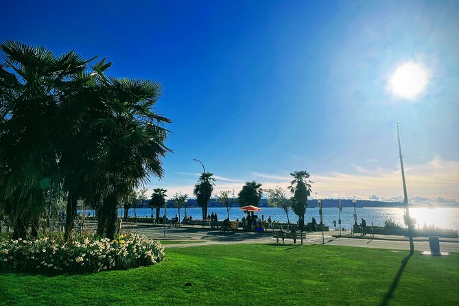 Vancouver Half Day City Tour Private - Stanley Park by vehicle and on foot