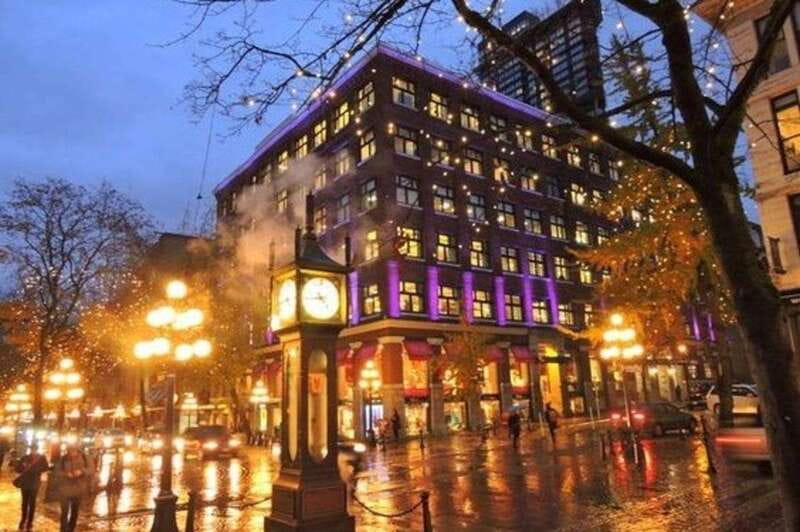 Vancouver : Must-See Attractions Walking Tour With A Guide - A compact route through Vancouver’s best-known sights