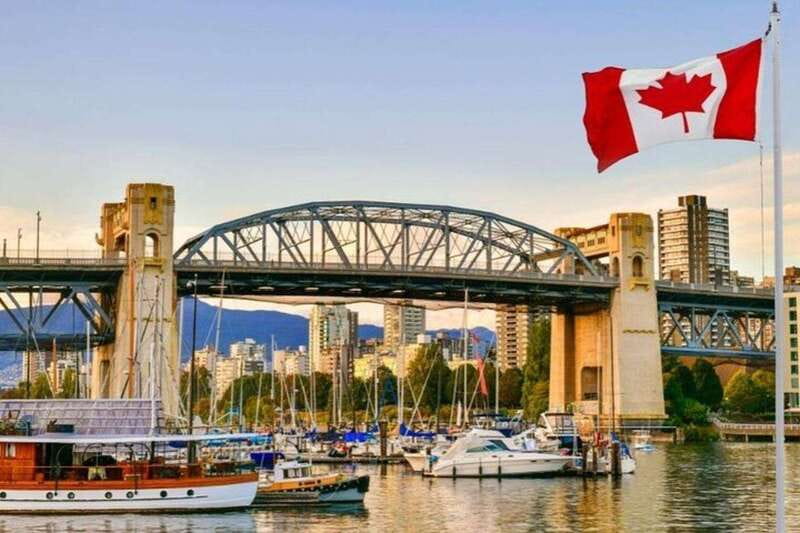 Vancouver : Must-See Attractions Walking Tour With A Guide - Stanley Park and Prospect Point: Vancouver’s big outdoor pause