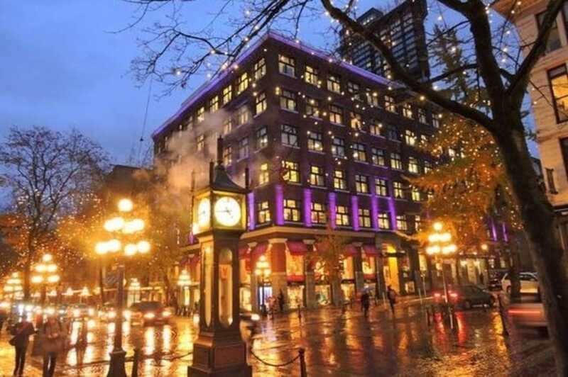 Vancouver : Must-See Attractions Walking Tour With A Guide - What the guide adds, and where the experience can fall short