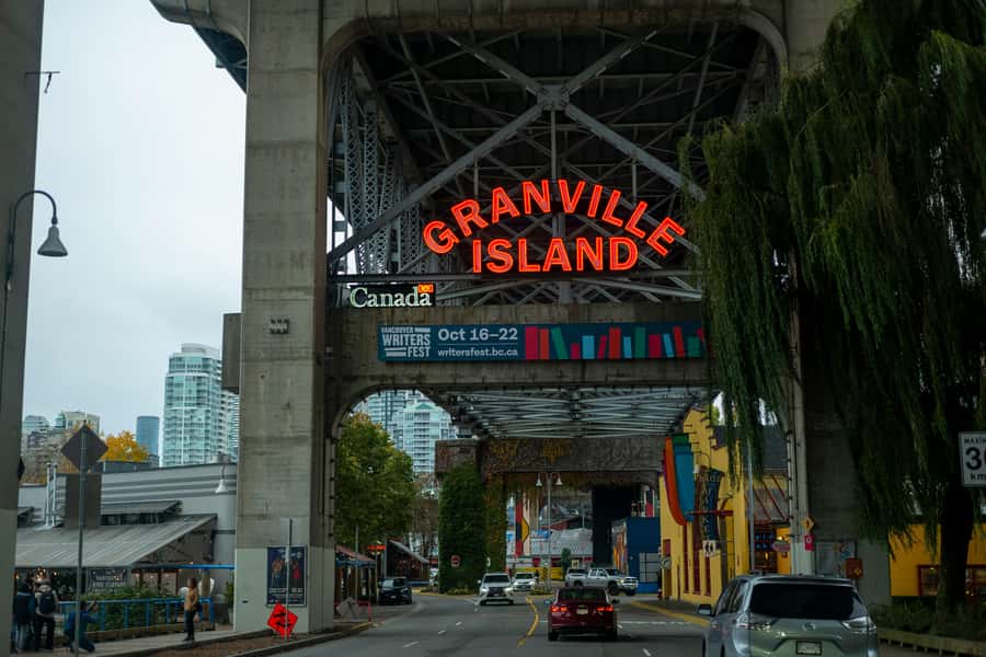 Vancouver: Private City Sights Tour by Minibus (3hrs) - Canada Place and the Olympic waterfront