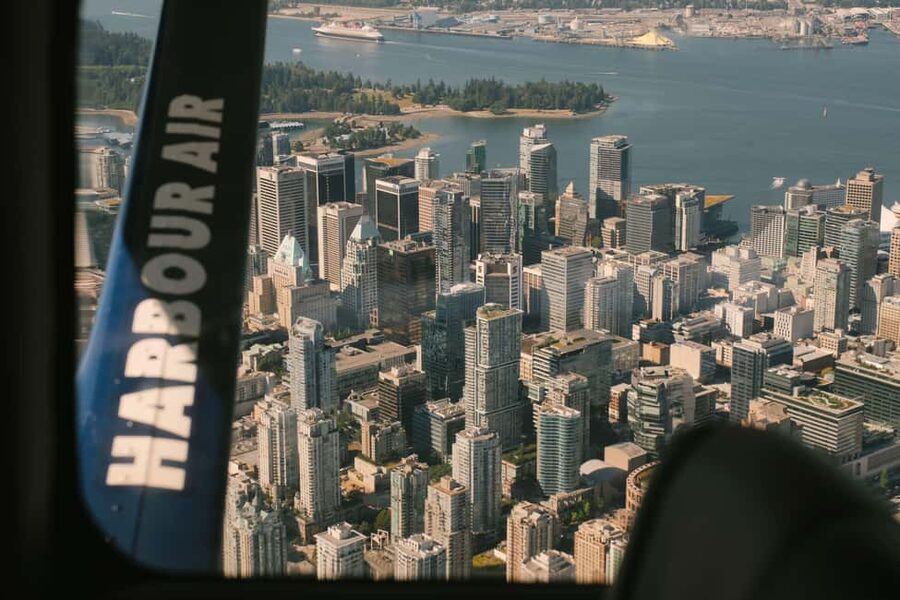 Vancouver: Scenic Panorama Seaplane Tour - The return over Vancouver’s sports and science landmarks