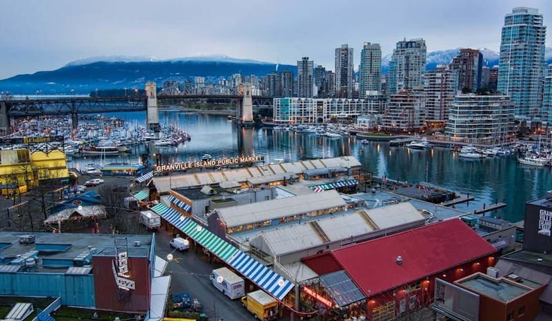 Vancouver: Small Group Tour w/Capilano & Grouse Mtn Lunch - Stanley Park, Prospect Point, and the totem poles