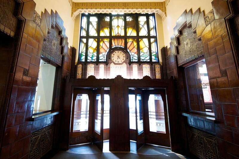 Vancouver: The Downtown Sinners and Sweets Tour - The old courthouse and a murder story