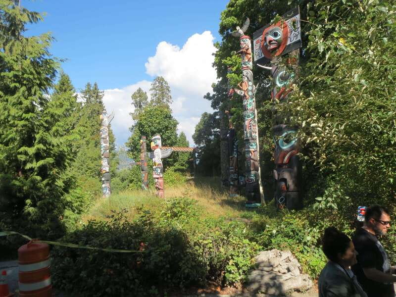 Vancouver The Grand City Tour - Stanley Park, from totem stories to Prospect Point