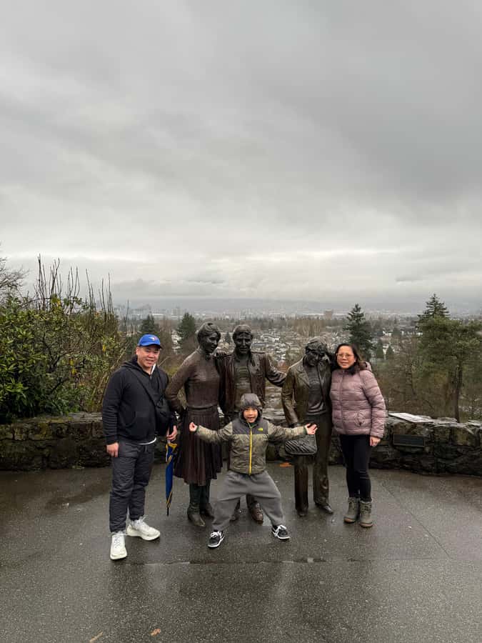 Vancouver Tour/Car/Grandville Island/Queen Elizabeth/China T - Chinatown and the optional Chinese garden