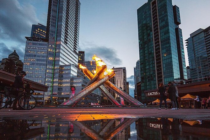 Vancouver Tours,See the City highlights at your pace - Stanley Park, giant trees, and the Seawall