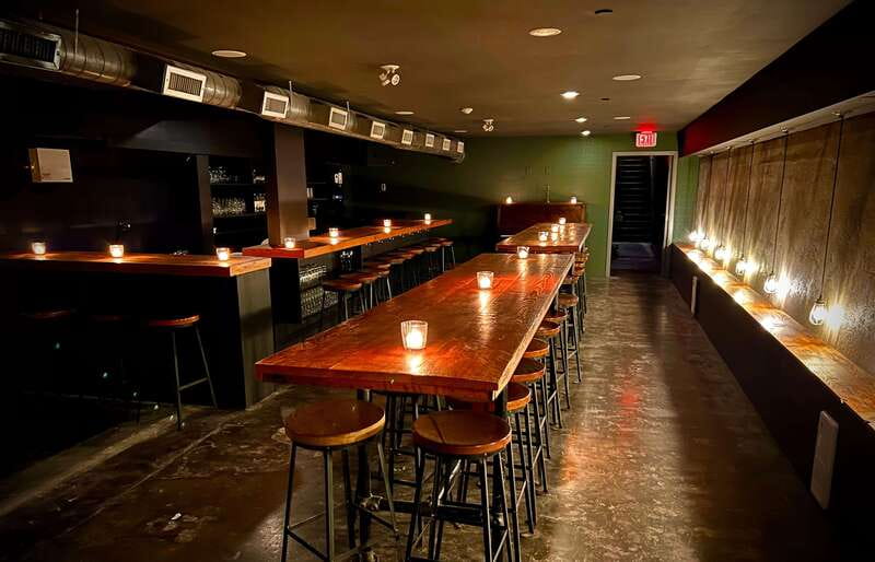 Vancouver: Underground Comedy Club Entry Ticket - Gastown location and the shape of the evening