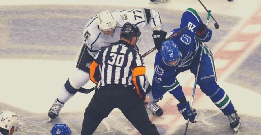 Vancouver: Vancouver Canucks Ice Hockey Game Ticket - Why a Canucks game fits Vancouver so well