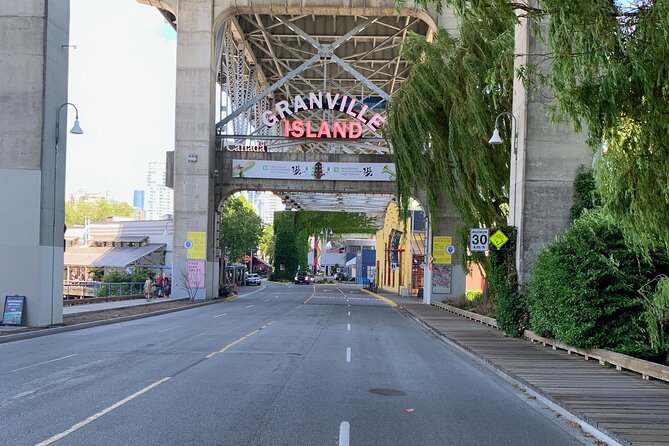 Vancouver Waterfront Guided Bike / Ebike Tour - The guide and the private-tour advantage