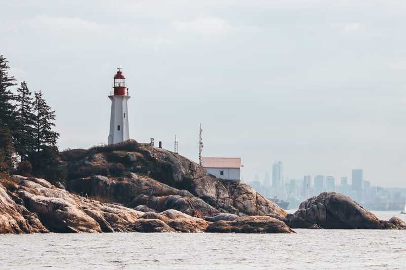 Vancouver: Waterfront Sightseeing Tour - City and Nature - Clothing, age limits, and comfort