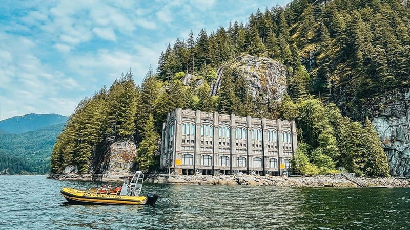 Vancouver: Waterfront Sightseeing Tour - City and Waterfall - From Granville Island to open water